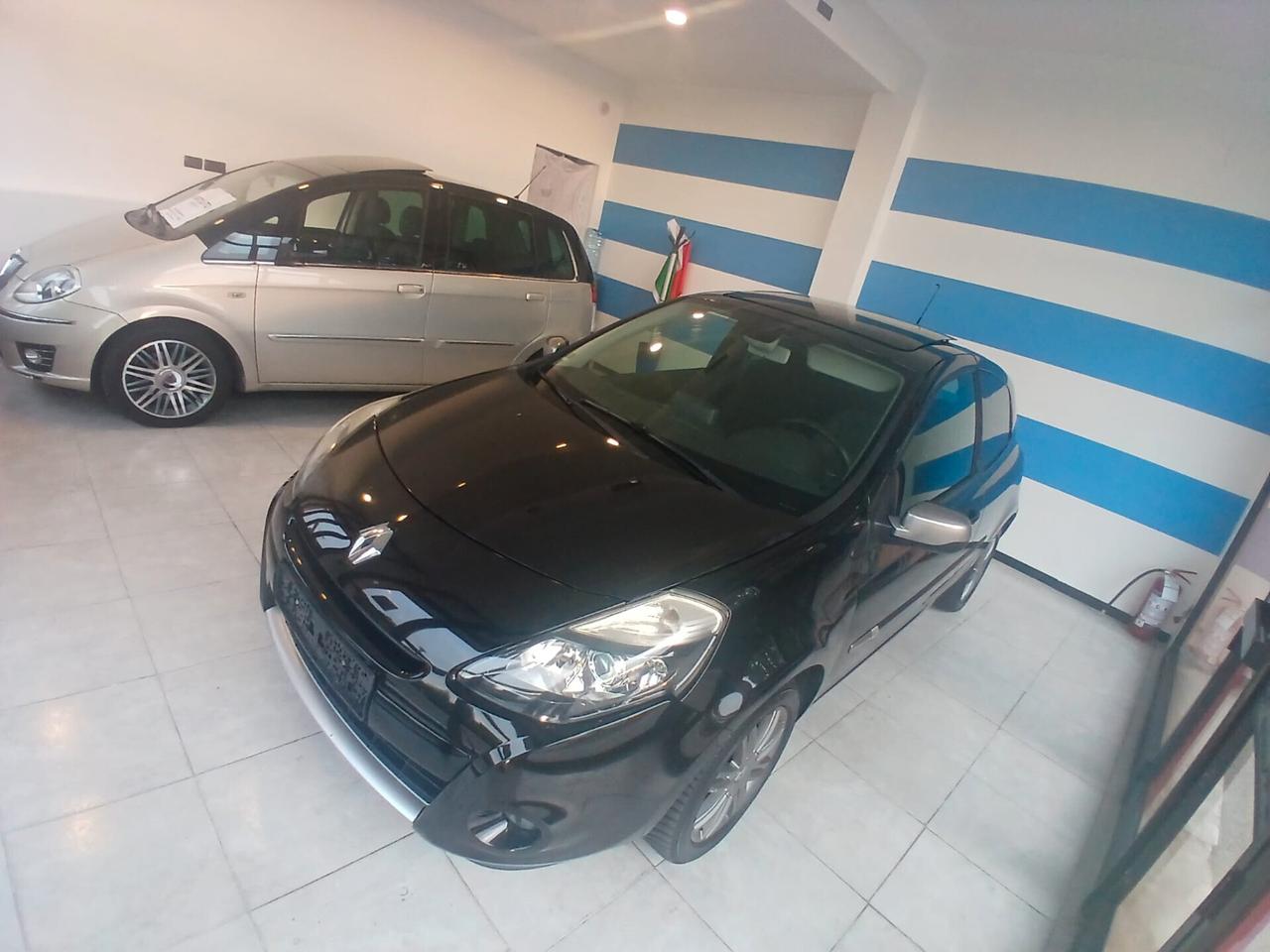 Renault Clio 1.2 16V 3 porte Dynamique modell. 2012 neo paten navigatore possibilita"di finanziamento!