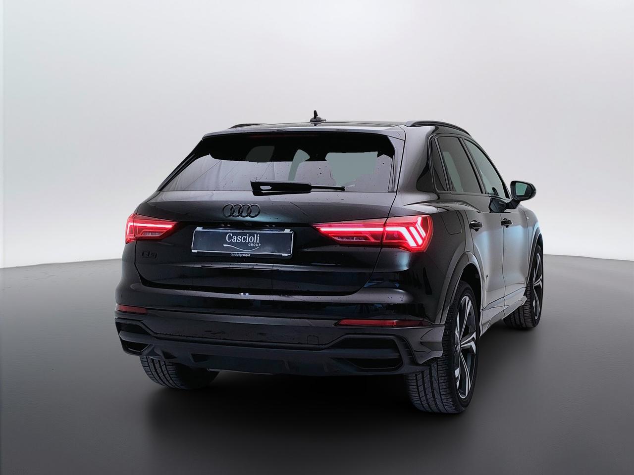 AUDI Q3 II 2018 - Q3 35 2.0 tdi Identity Black s-tronic