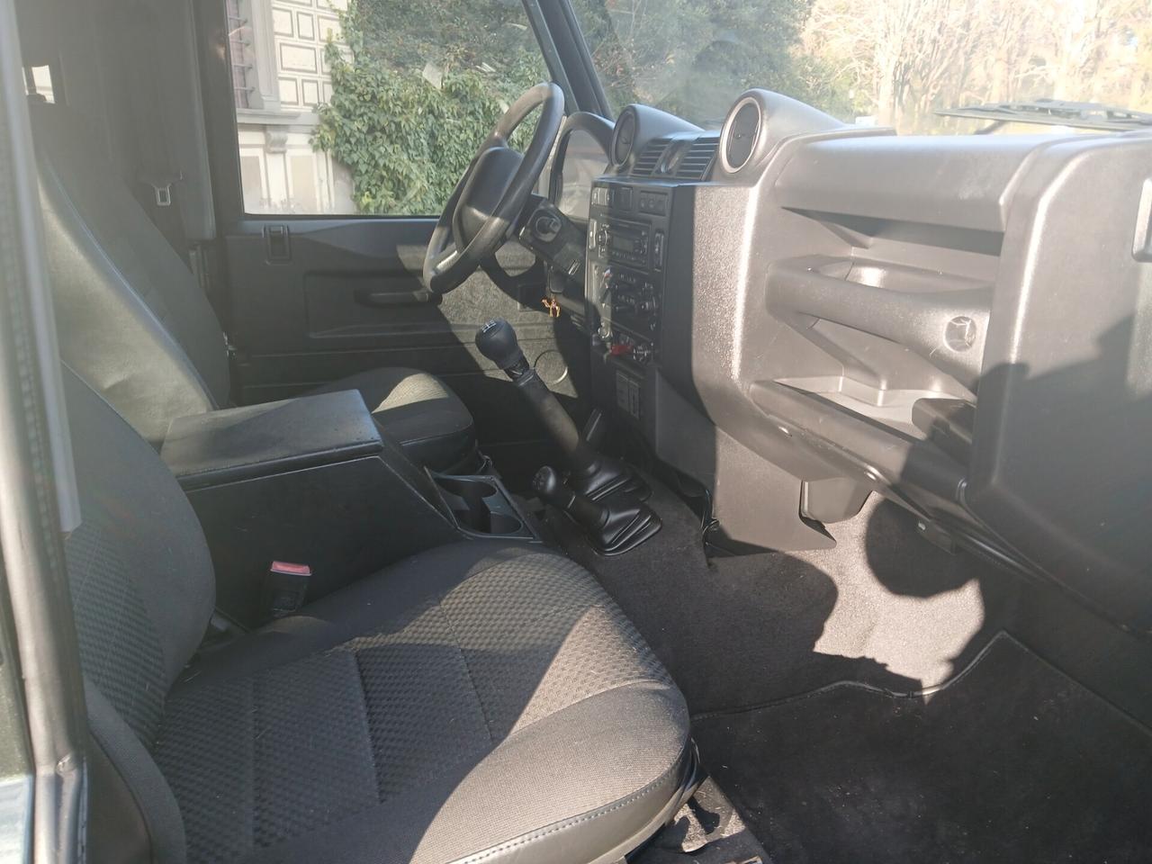 Land Rover Defender 90 2.4 TD4 Station Wagon E