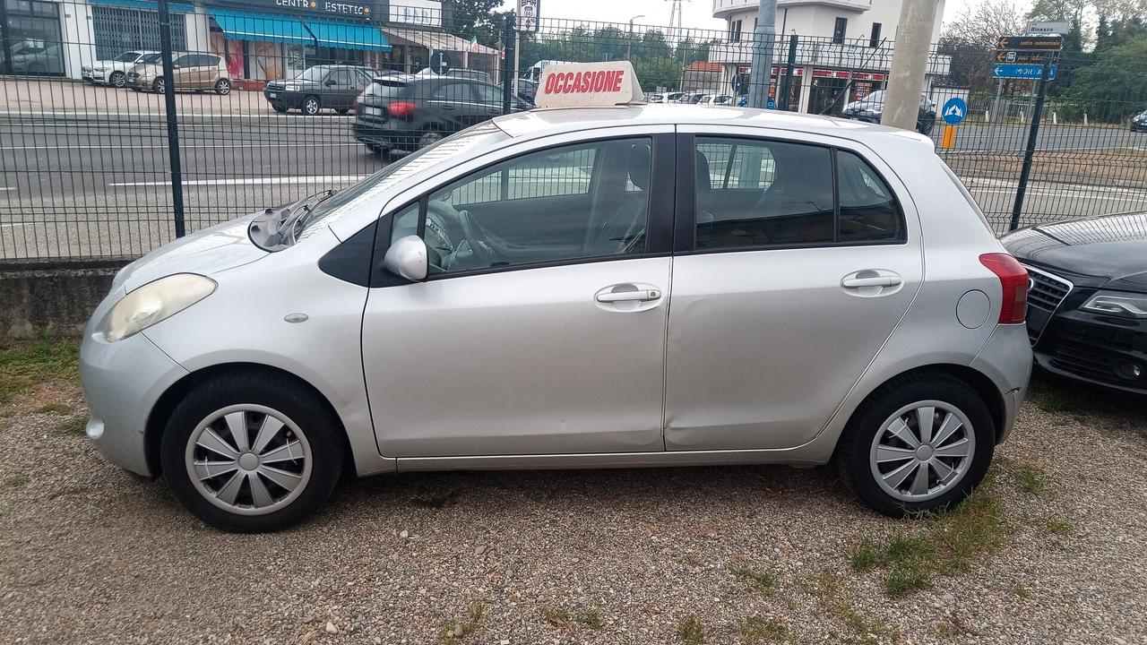 Toyota Yaris 1.0 5 porte Sol