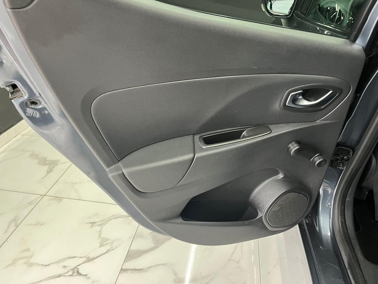 Renault Clio TCe 12V 75 CV 5 porte Generation OK NEOPATENTATI