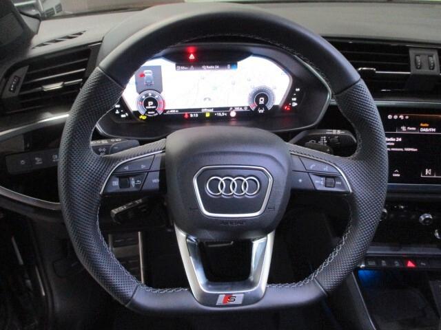 Audi Q3 35 TDI S tronic Blackline