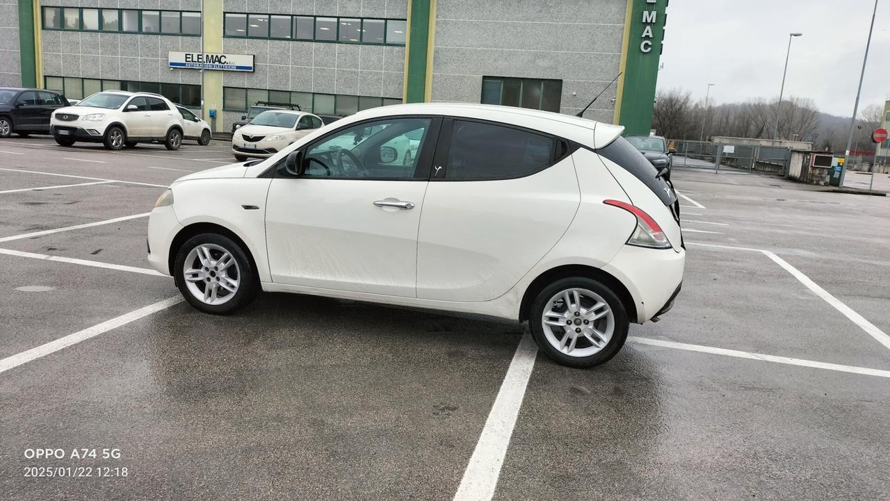 Lancia Ypsilon 1.2 69 CV Platino