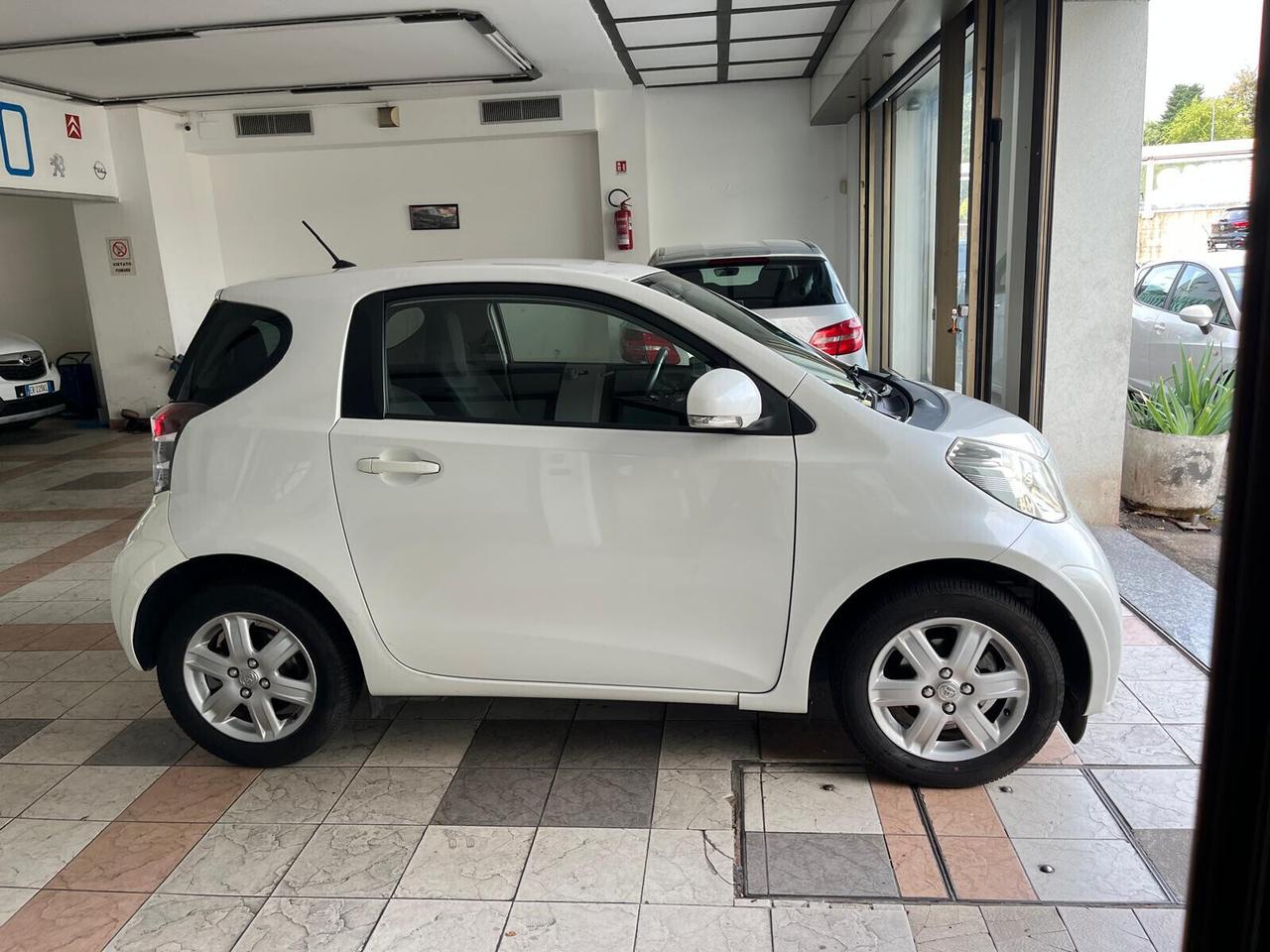 Toyota iQ 1.0