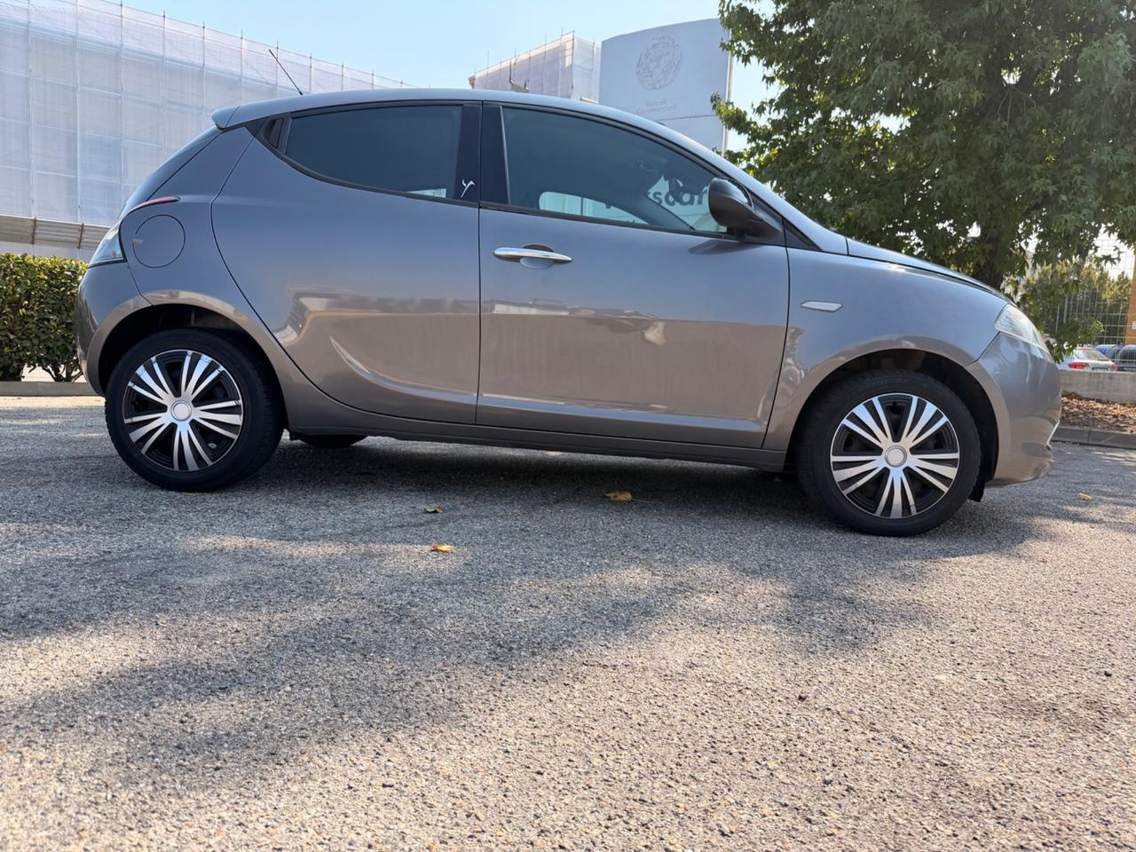 Lancia Ypsilon 1.2 69 CV 5 porte S&S Gold