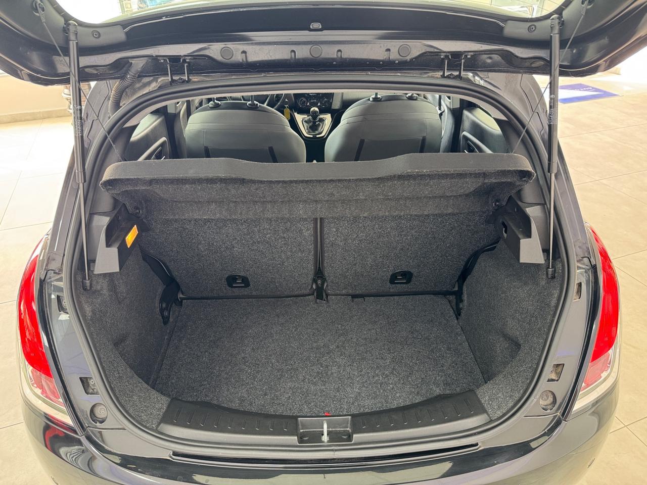 Lancia Ypsilon 0.9 TwinAir 85 CV 5 porte S&S Silver