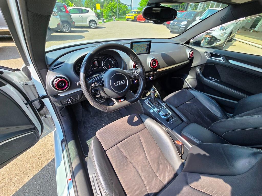 Audi A3 1.8 TFSI 180CV S LINE ESTETICA S3