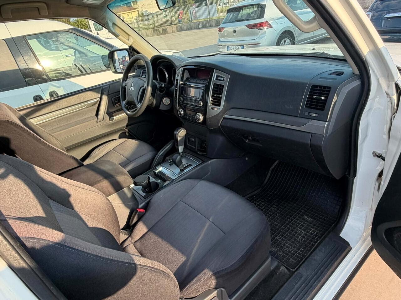 Mitsubishi Pajero 3.2 DI-D 16V aut. 3p. Intense DPF IVA ESPOSTA