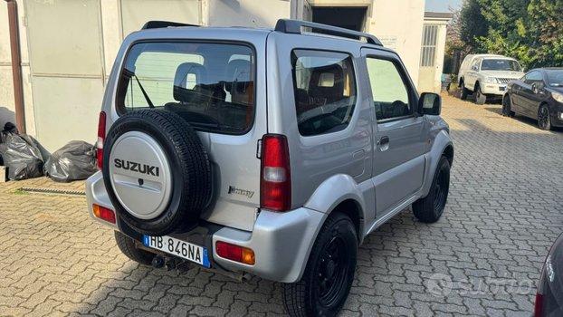SUZUKI Jimny 1.3i 16V cat 4WD JX