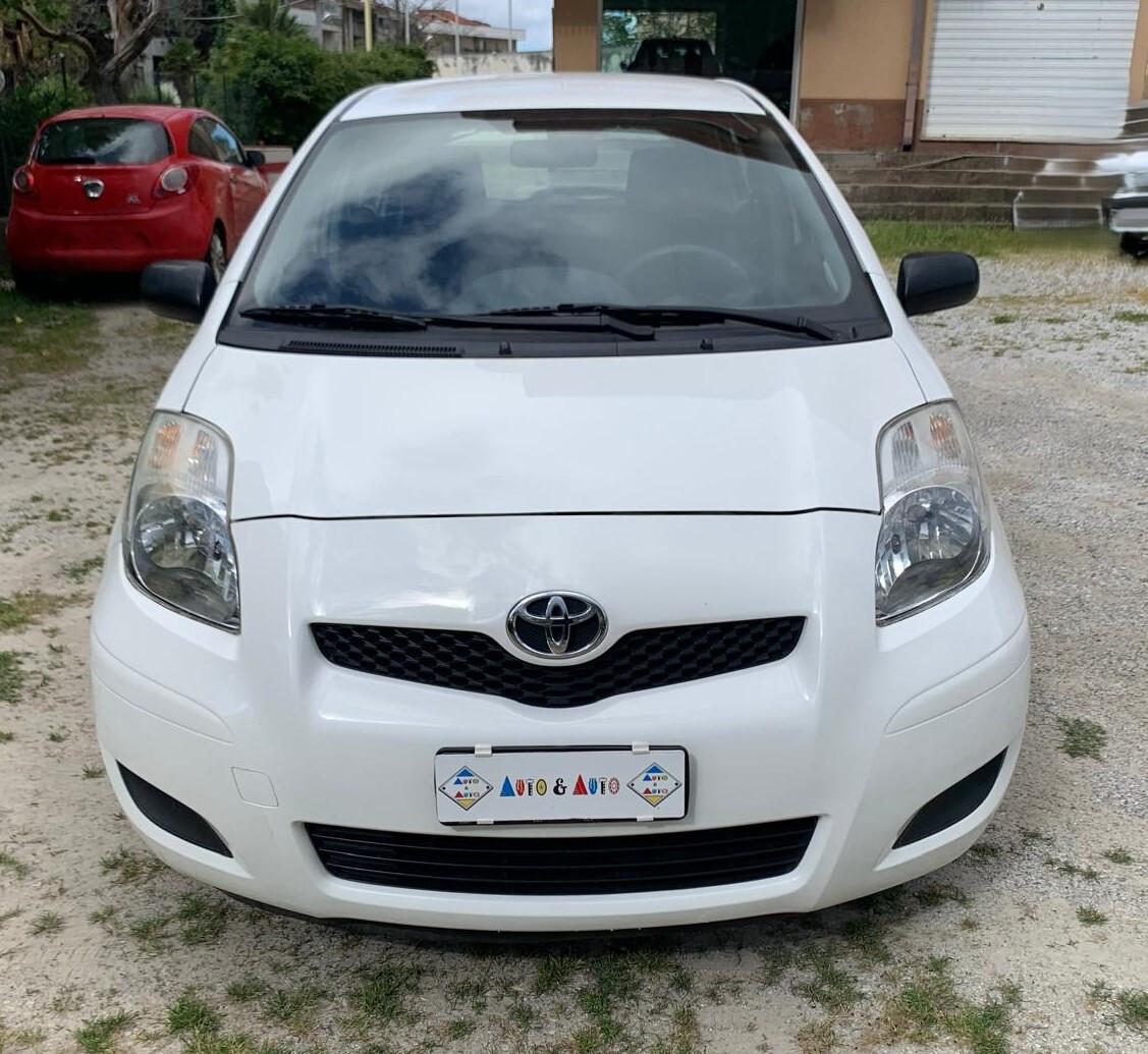 Toyota Yaris 1.0 5 porte Luxury pack