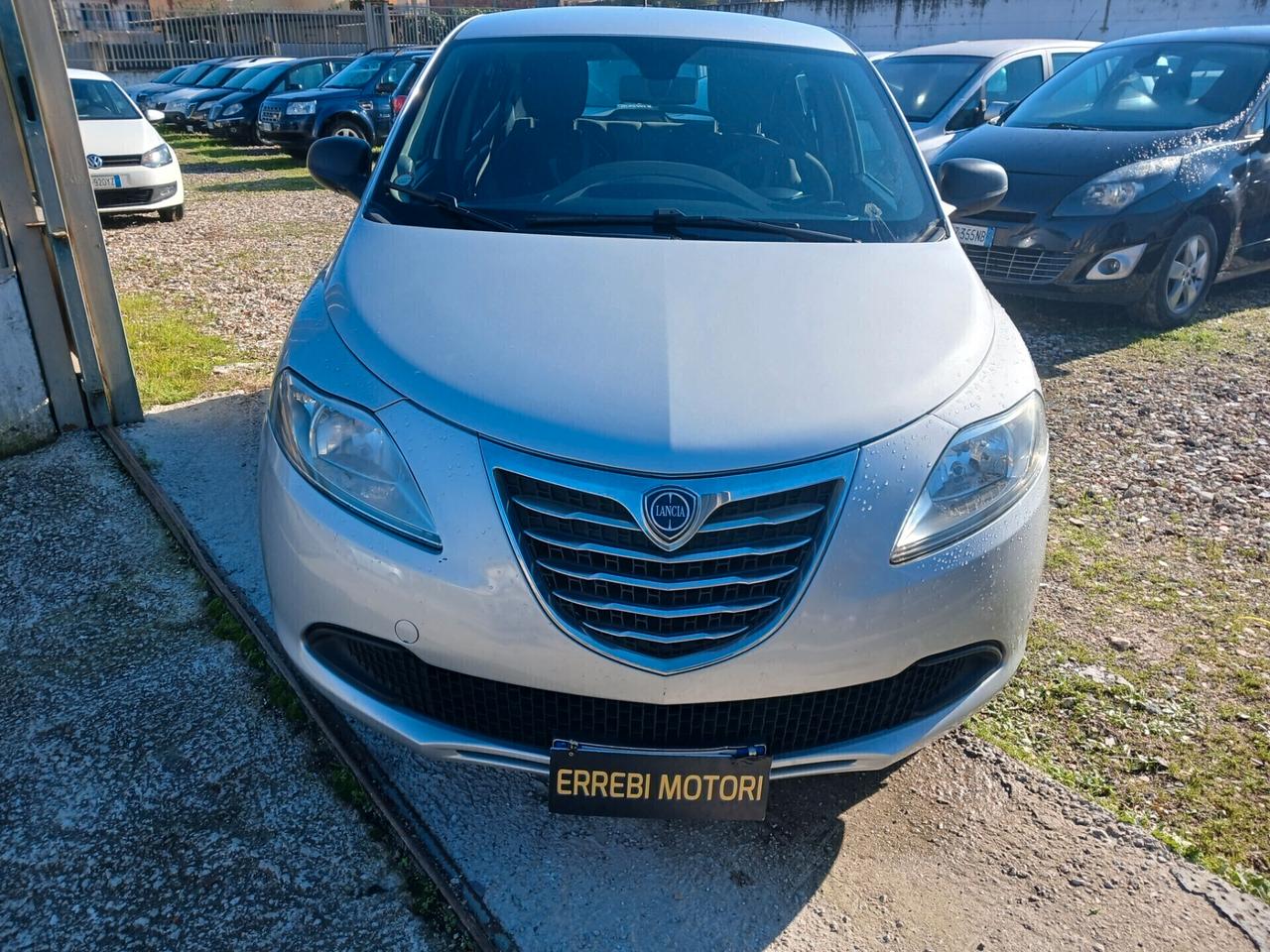 Lancia Ypsilon 0.9 TwinAir 85 CV 5 porte Metano Ecochic Silver