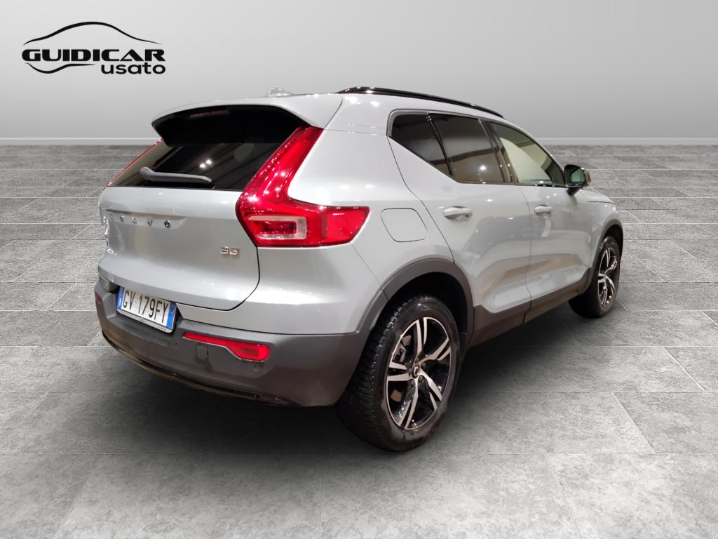 VOLVO XC40 2023 - XC40 2.0 b3 Plus Dark auto