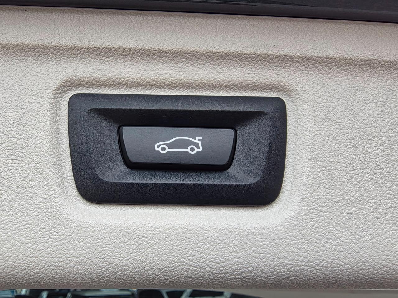 Bmw 318i Touring 2.0 156cv AUT. LUXURY/TETTO+PELLE+LED