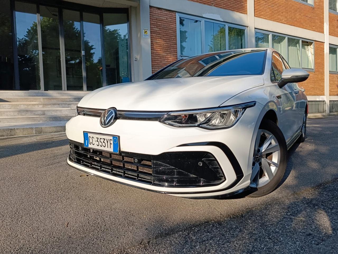 Volkswagen Golf 1.5 eTSI 150 CV EVO ACT DSG R-Line - NEOPATENTATI