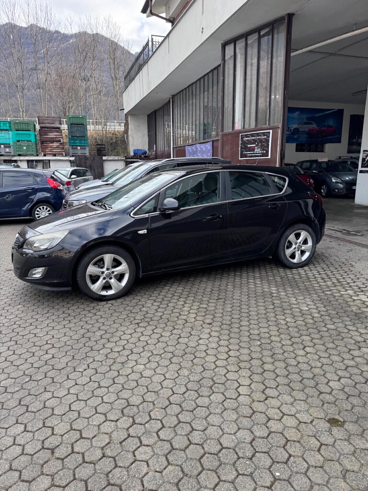 Opel Astra 5p COSMO S
