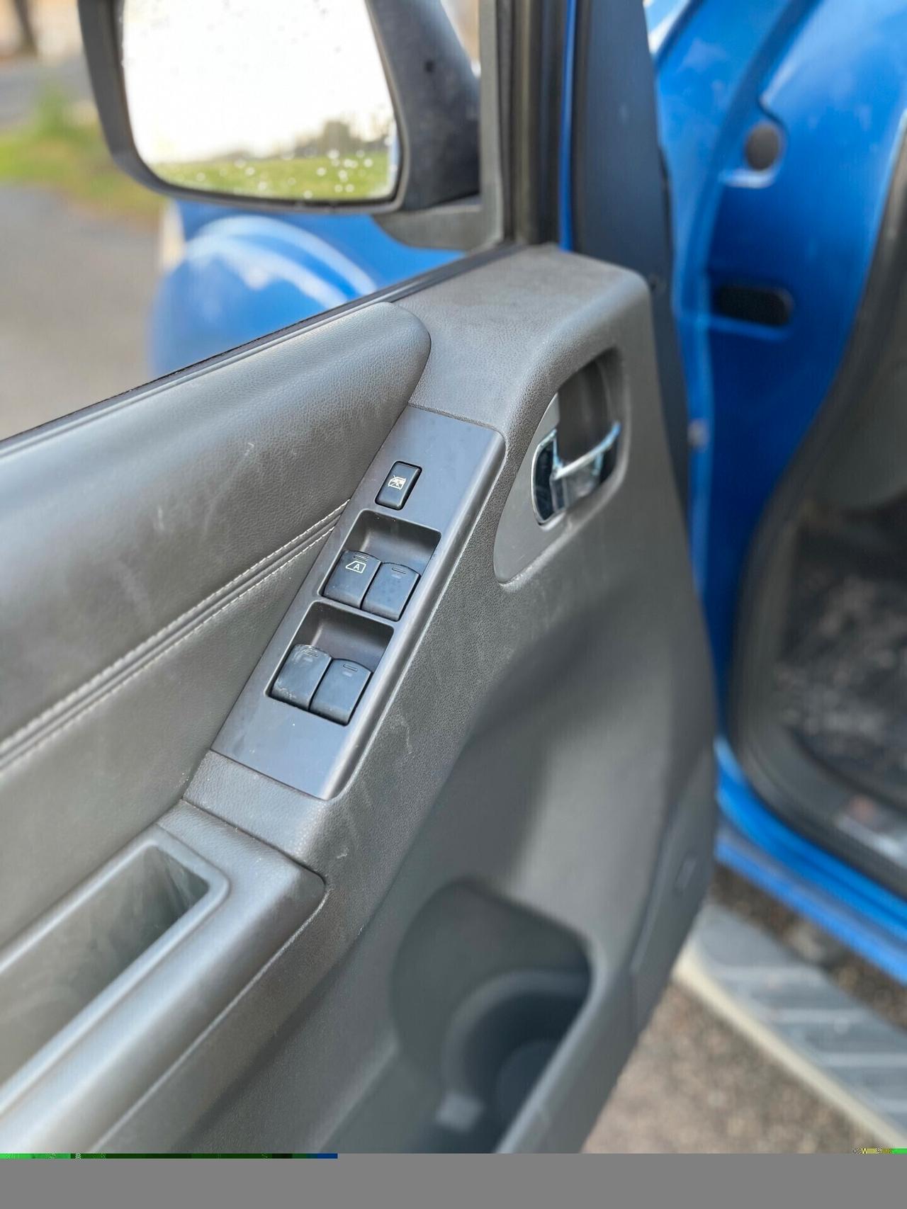 Nissan Navara 3.0 dCi 4 porte Double Cab LE V6