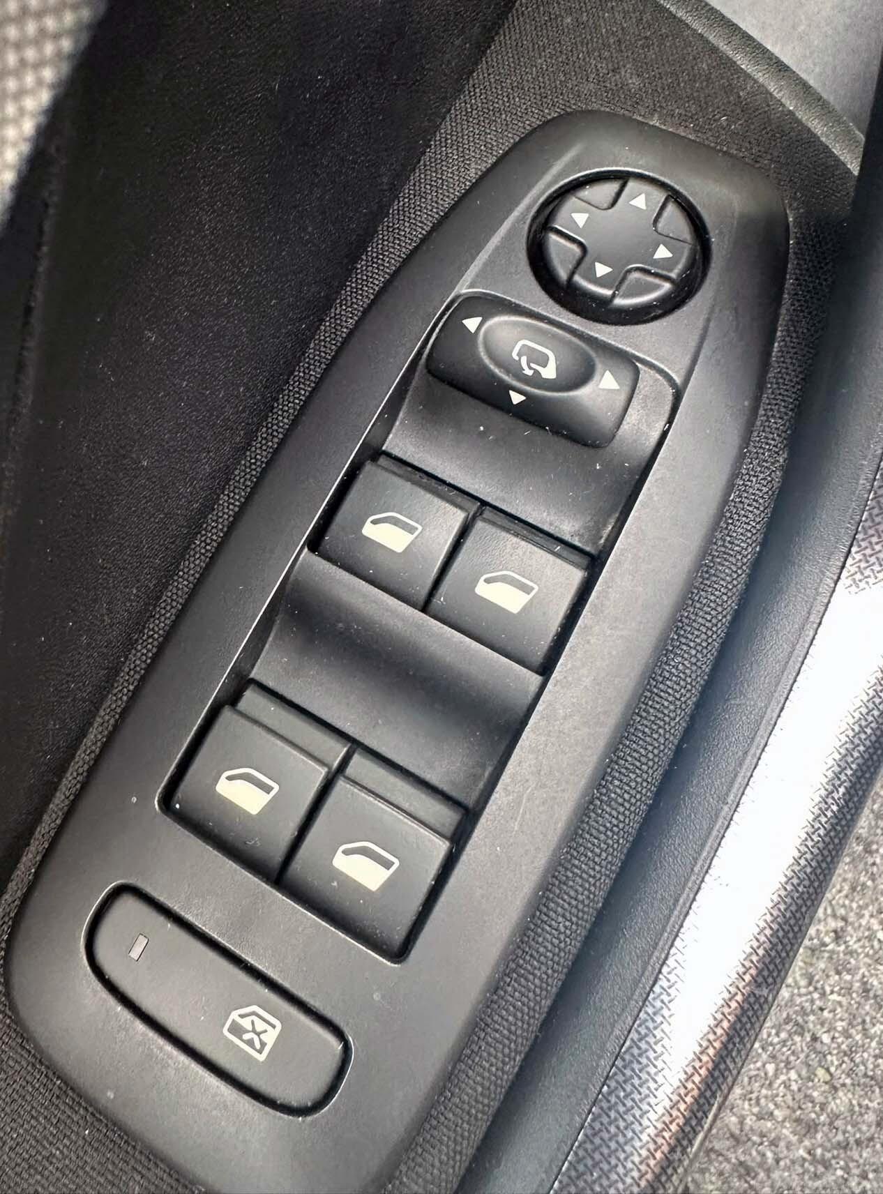 Peugeot 2008 BlueHDi 100 CV Black Matt 2 Proprietari Retrocamera Grip Control