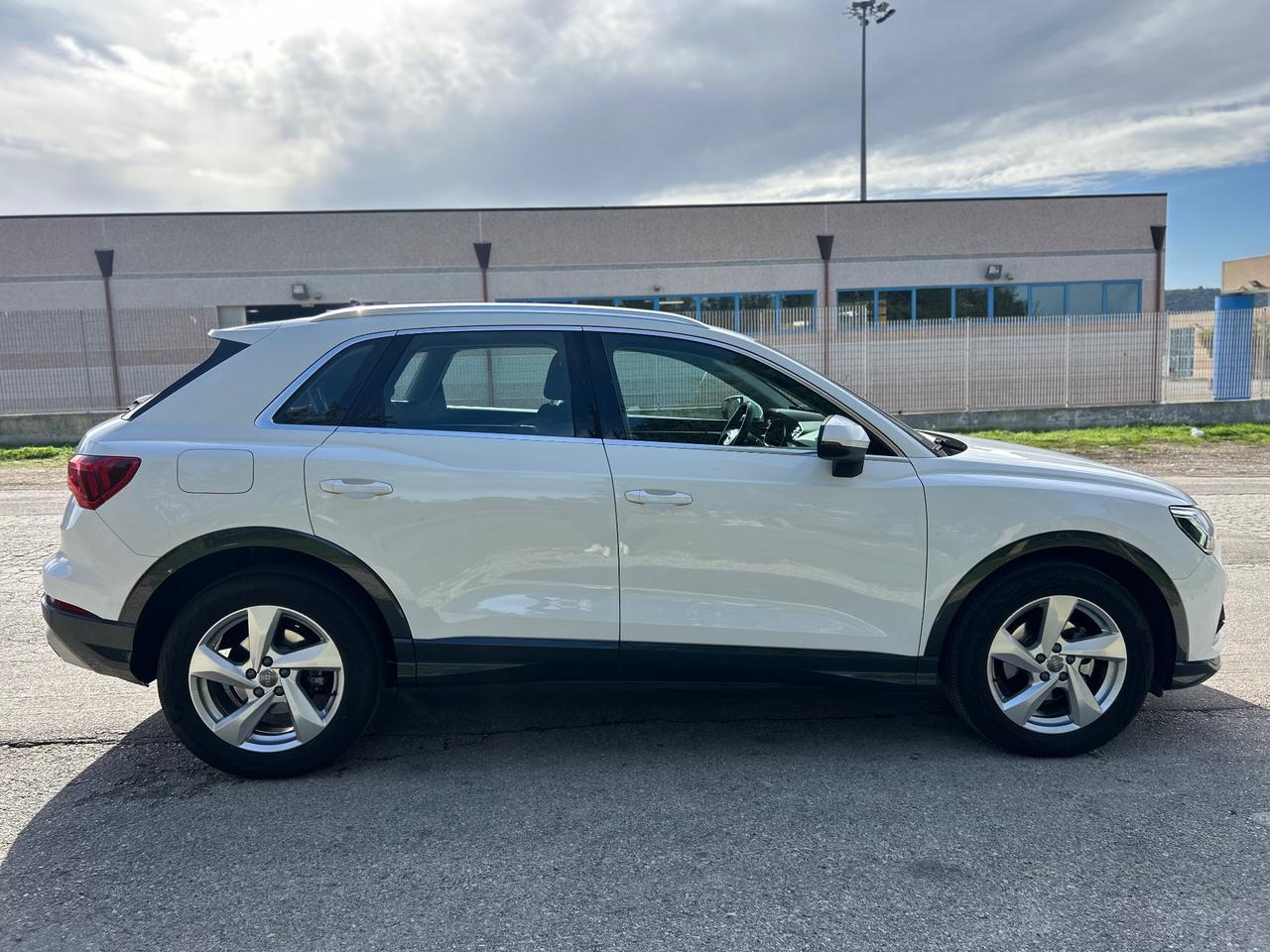 Audi Q3 35 TDI S tronic SPORT /matrix /full