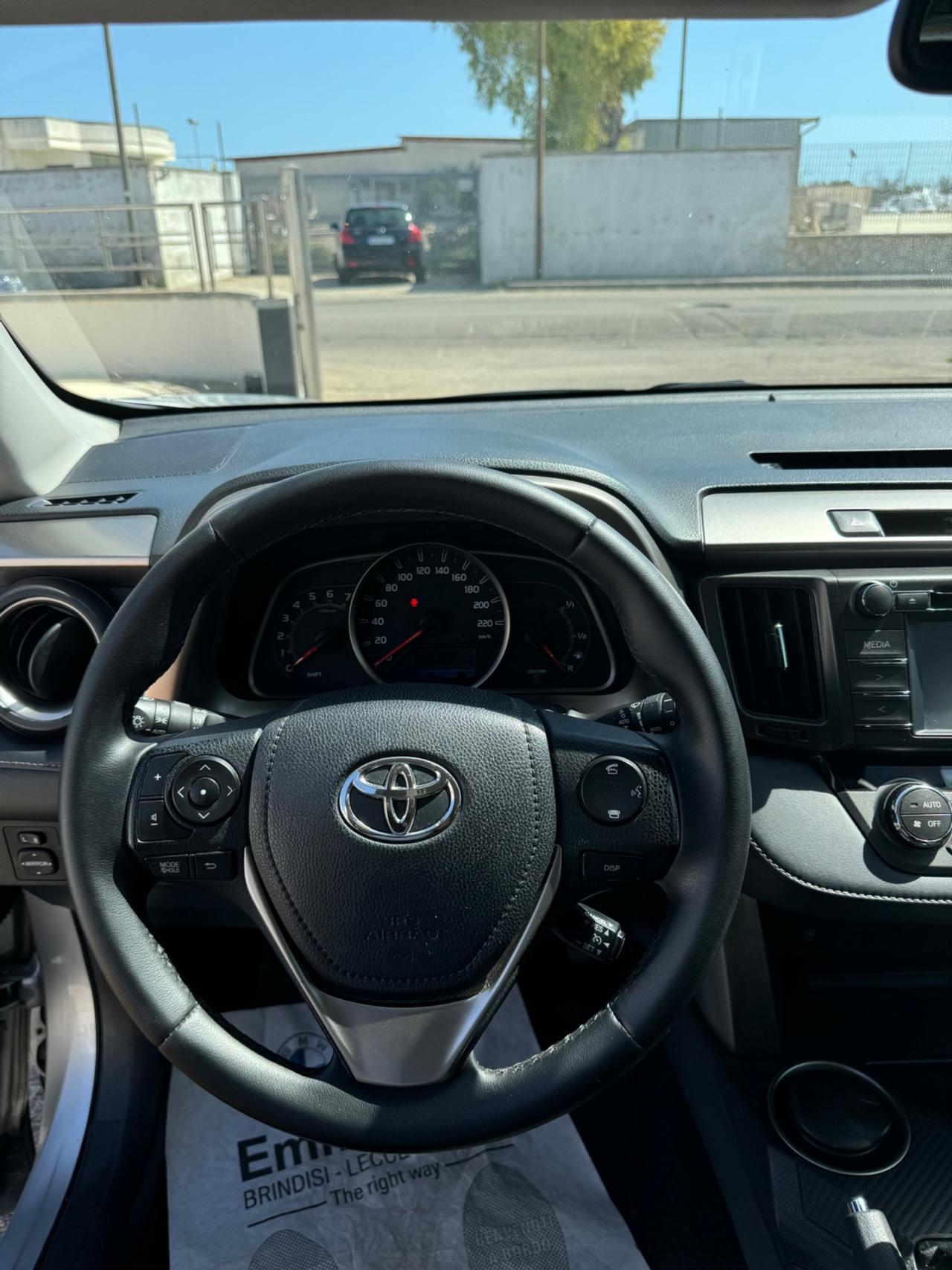 Toyota RAV 4 RAV4 2.0 D-4D 4WD Style White Ed.