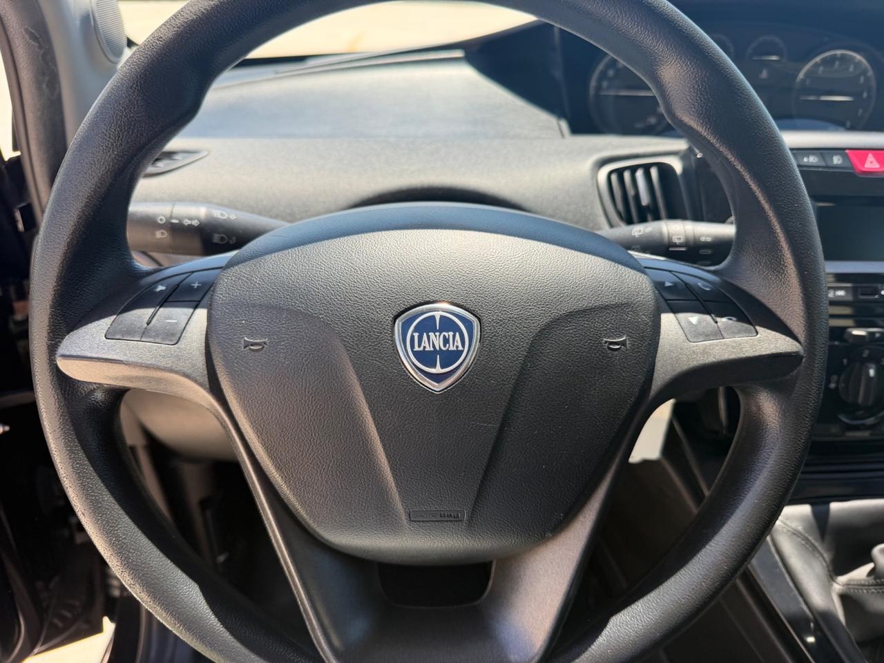 Lancia Ypsilon 1.2 69 CV 5 porte GPL Ecochic Silver