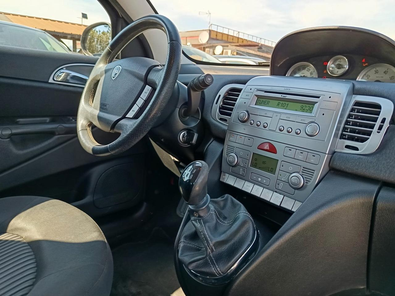 LANCIA Ypsilon 1.4GPL - NEOPATENTATI