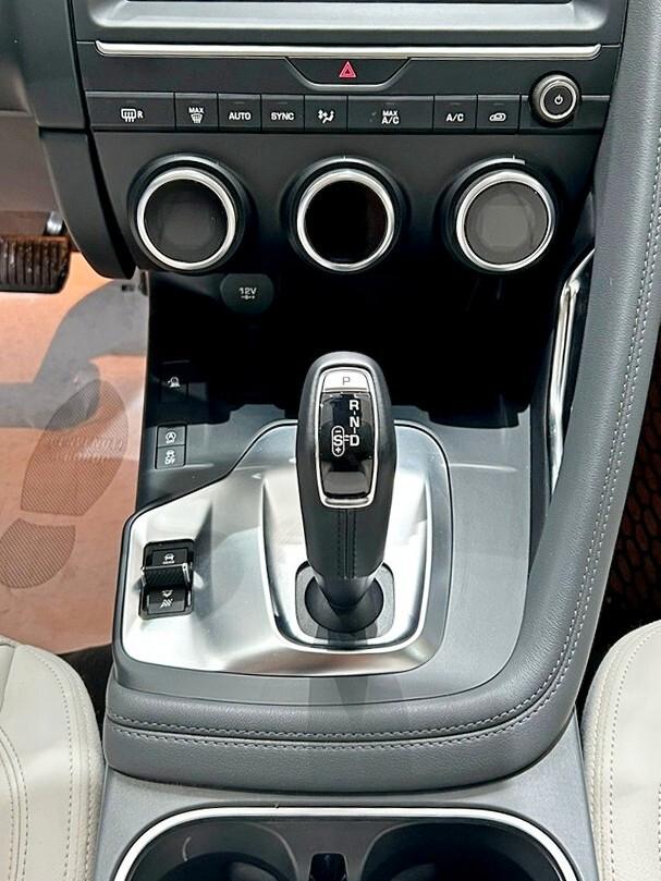 Jaguar E-Pace 2.0D 180 CV AWD aut. R-Dynamic SE