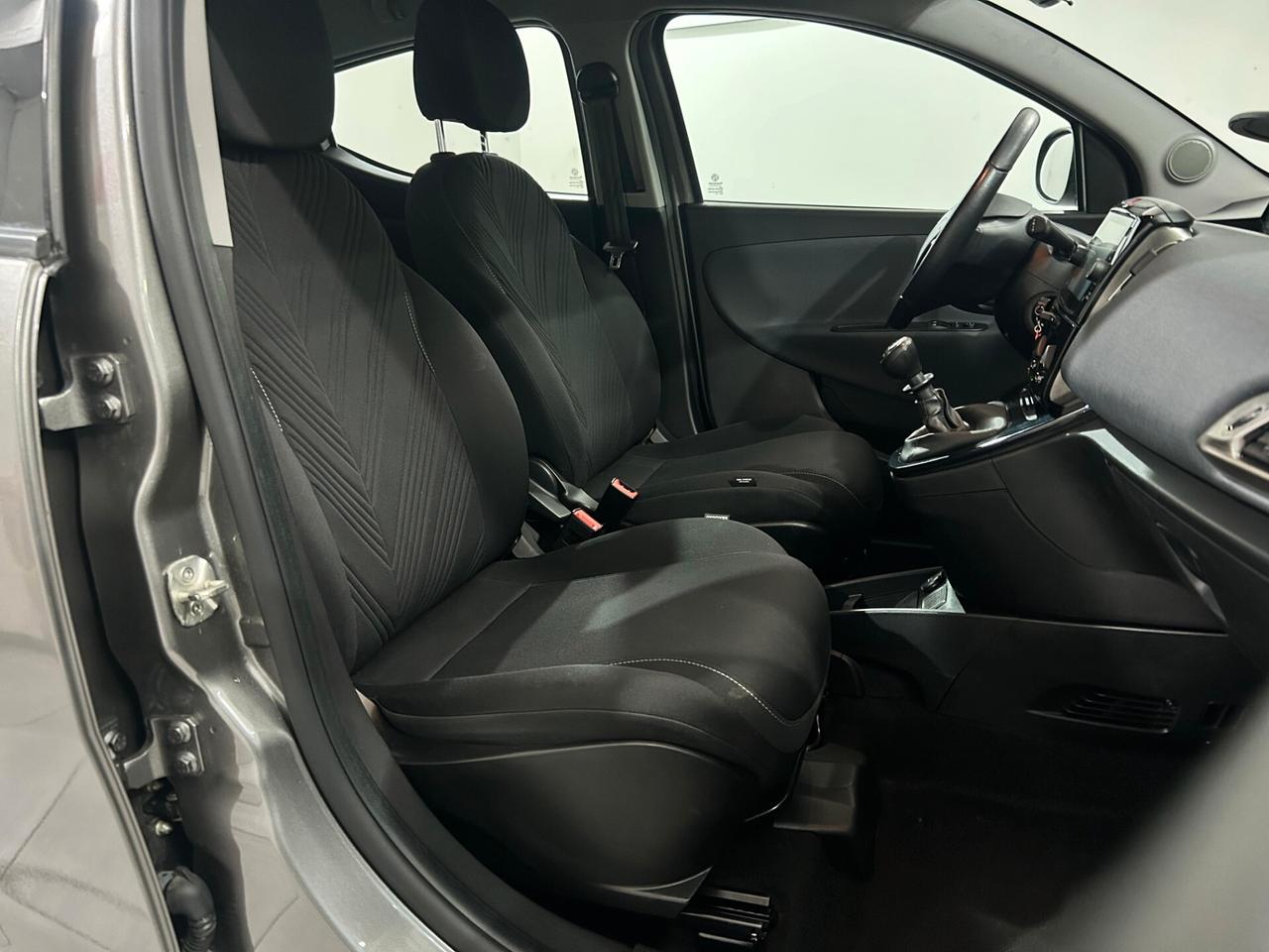 Lancia Ypsilon 1.0 FireFly 5 porte S&S Hybrid Silver Plus