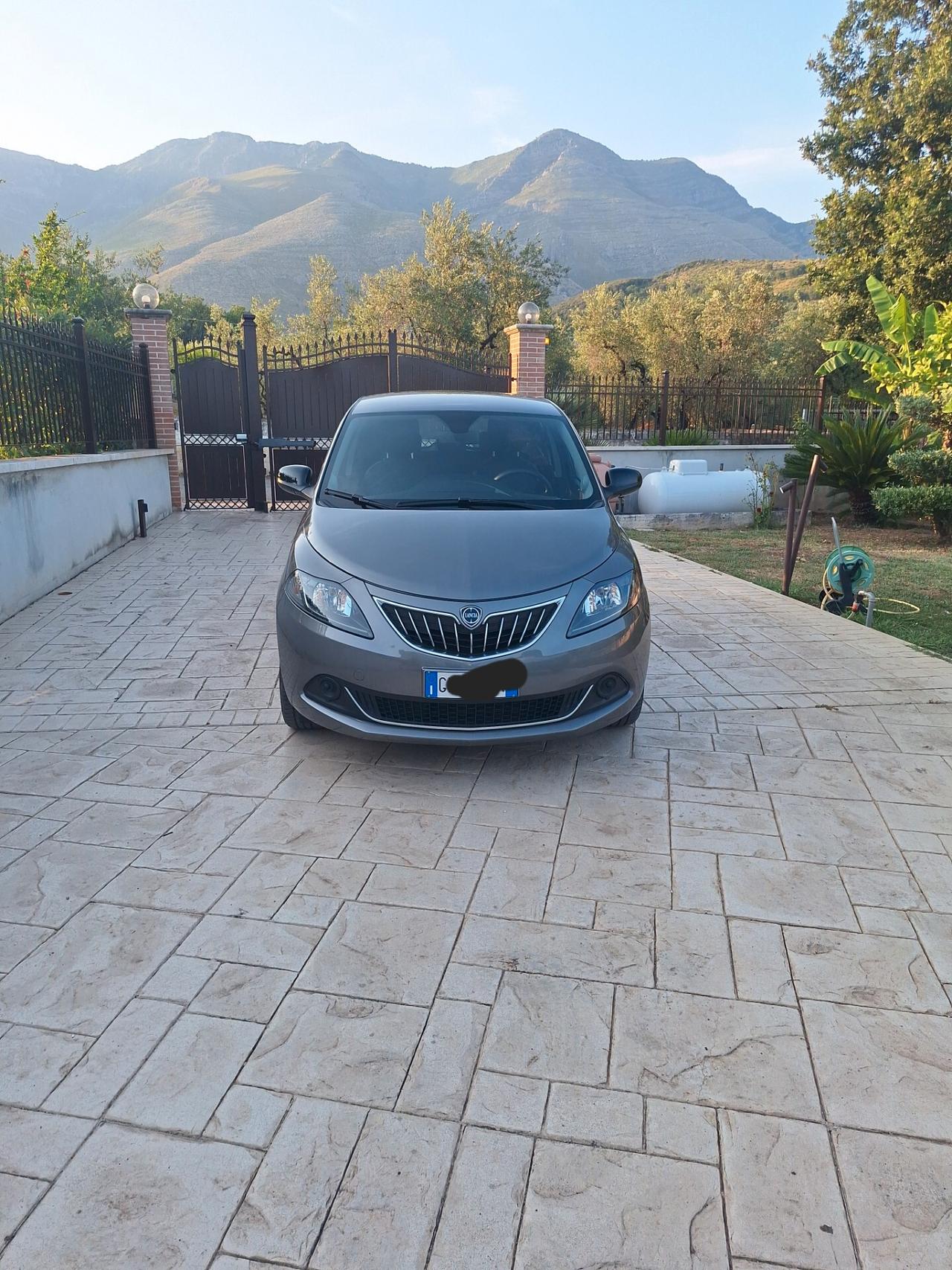 Lancia Ypsilon 1.0 FireFly 5 porte S&S Hybrid Silver