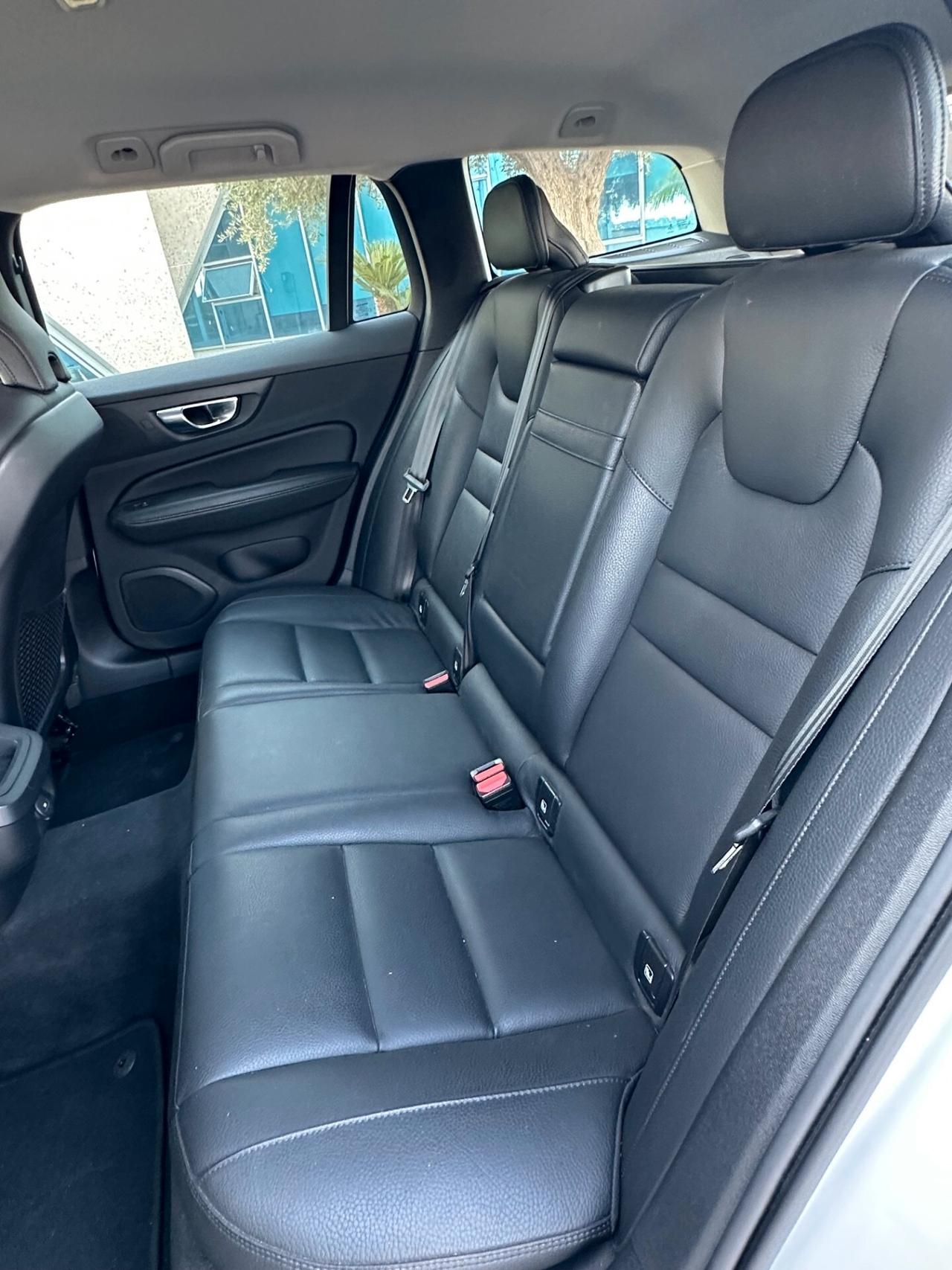 Volvo V60 Cross Country 2.0 Business offerta T-Stock prezzo imperdibile