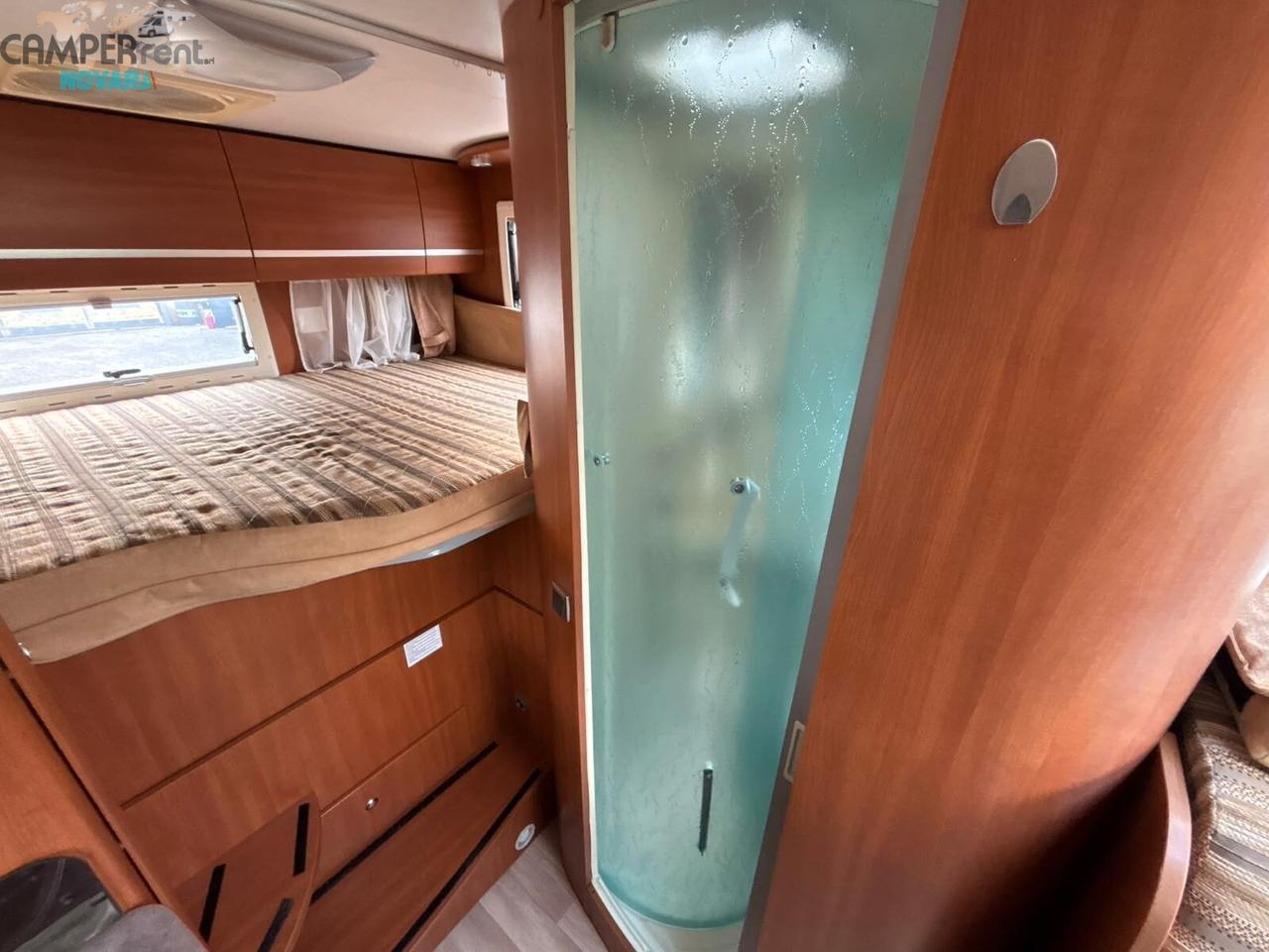 CHAUSSON WELCOME WS - Semintegrale compatto con letto matrimoniale in coda ed ampio garage