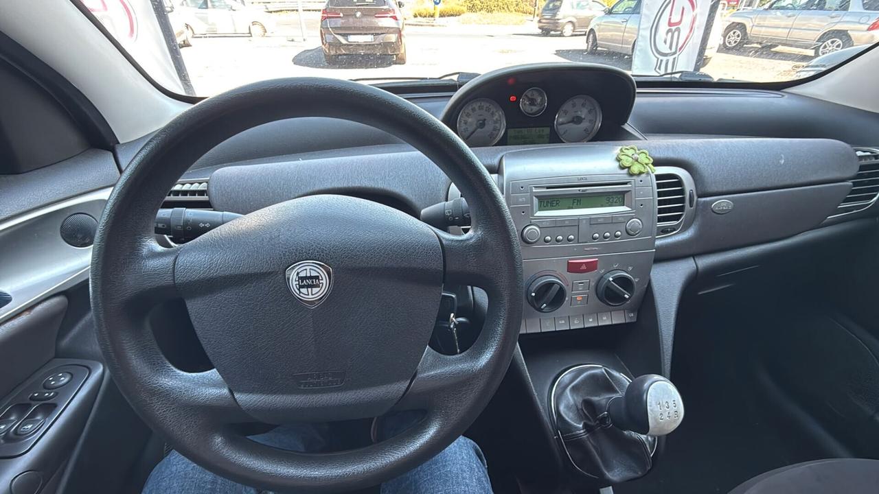 Lancia Ypsilon 1.3 MJT 75 CV Oro Bianco