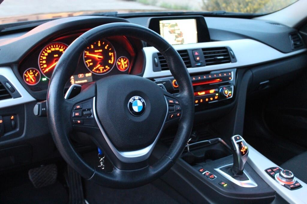 BMW 320d xDrive Aut.*TETTO *FULL LED *NAVI *CAMERA