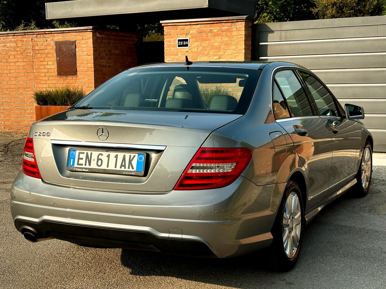 MERCEDES C200(benz)- 97000km- U.Propr-AMG-2012