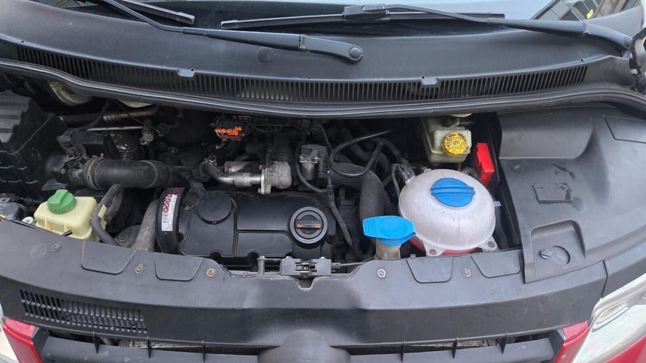 Volkswagen Transporter Caravelle 1.9 TDI/102CV PL 9POSTI