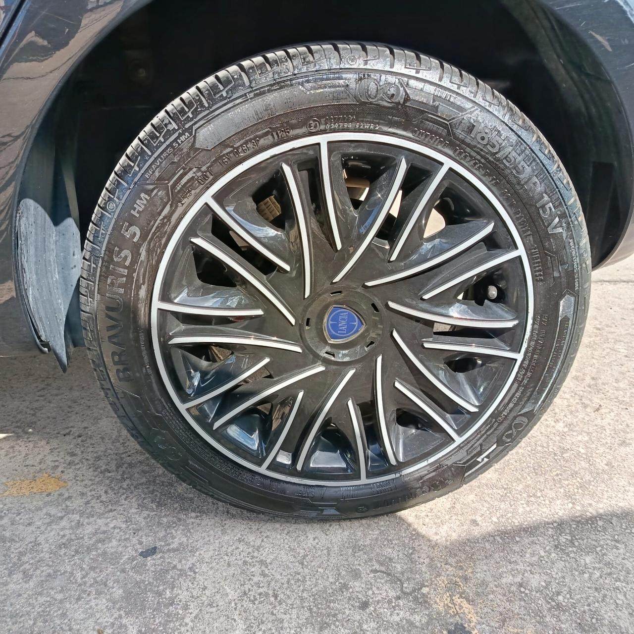 Lancia Ypsilon 1.0 FireFly 5 porte S&S Hybrid Silver