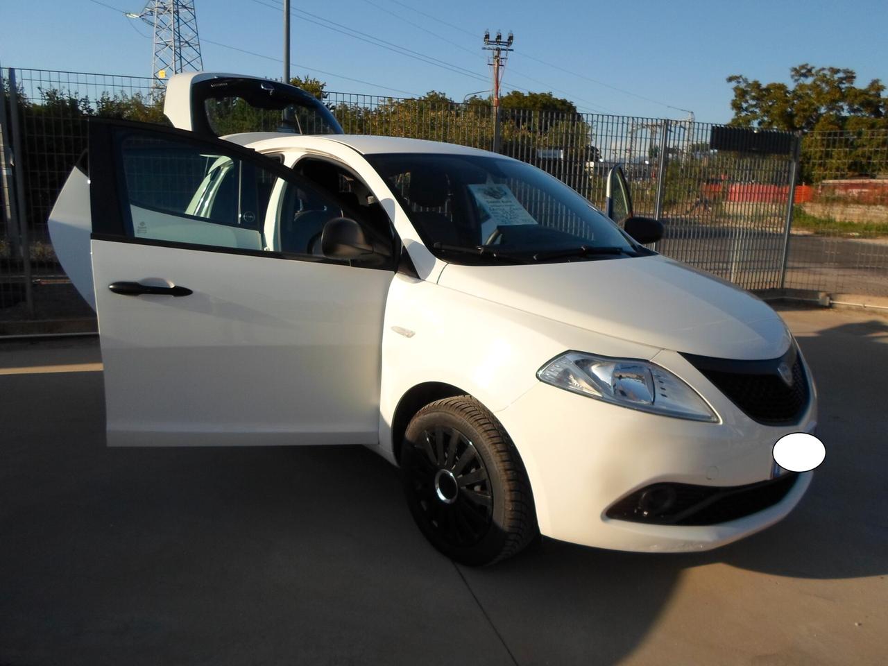 Lancia Ypsilon 1.0 FireFly 5 porte S&S Hybrid Ecochic Gold