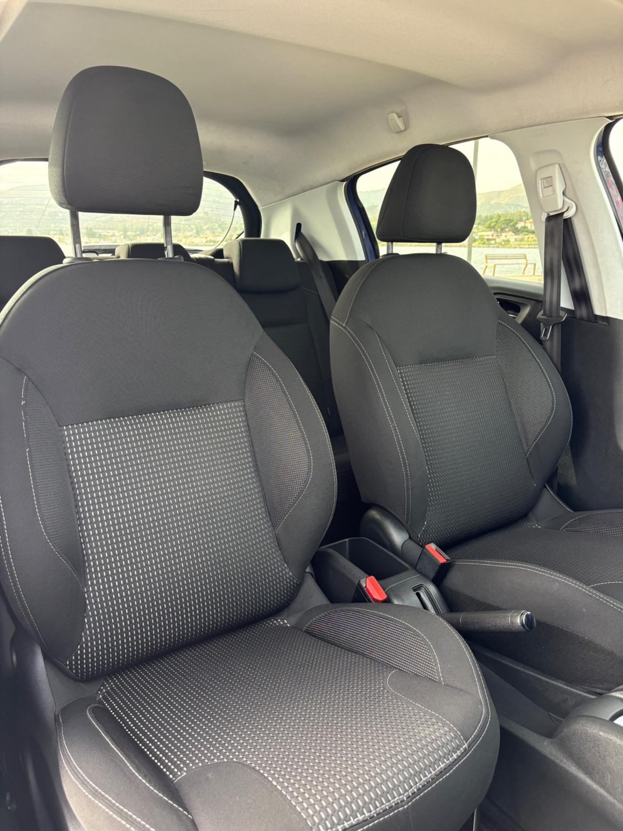 Peugeot 208 già omologata per disabili Allure