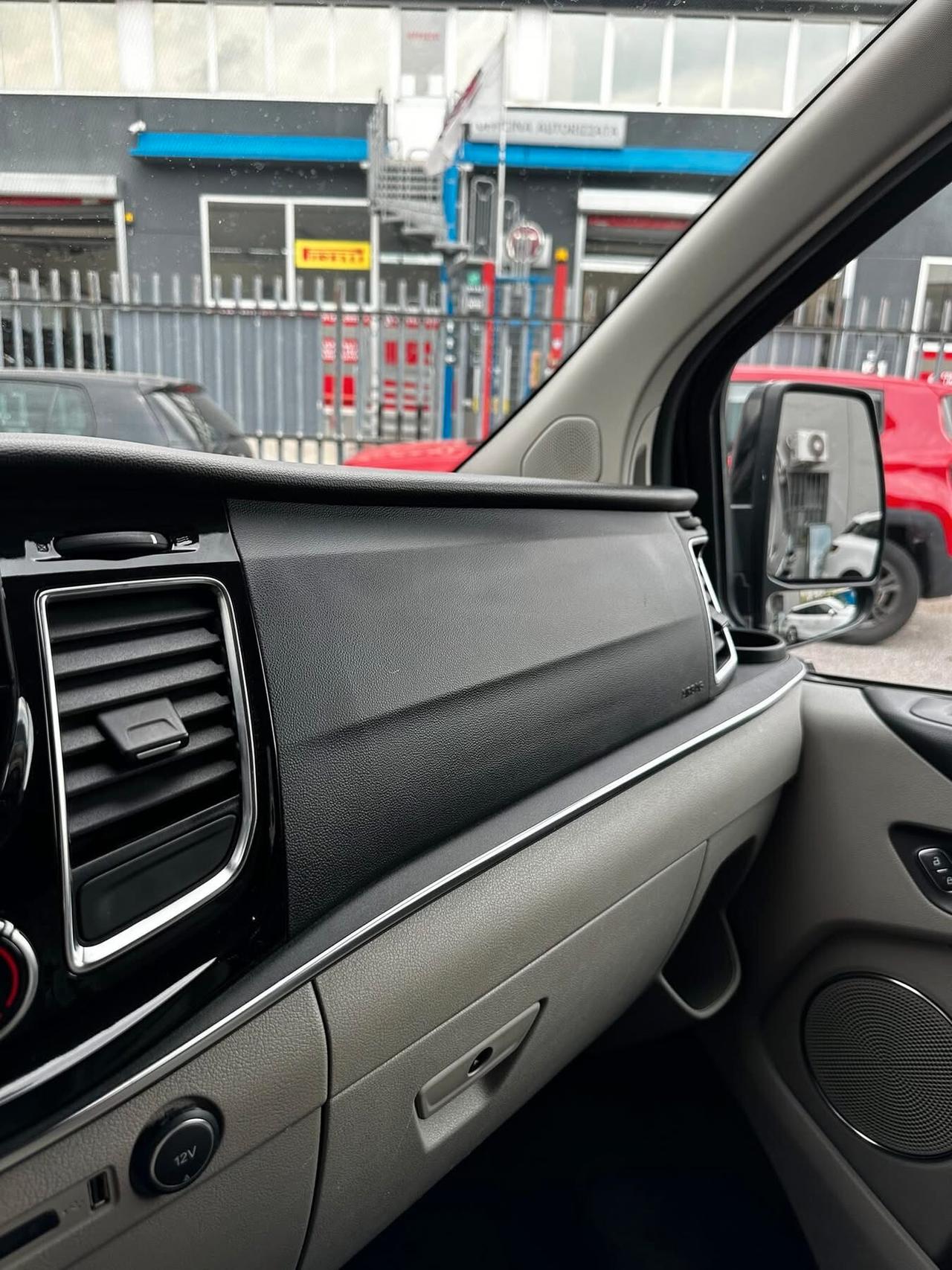 Ford Tourneo Custom 9 POSTI Shuttle Bus 320 2.0 TDCi 170CV aut. PL Tit.