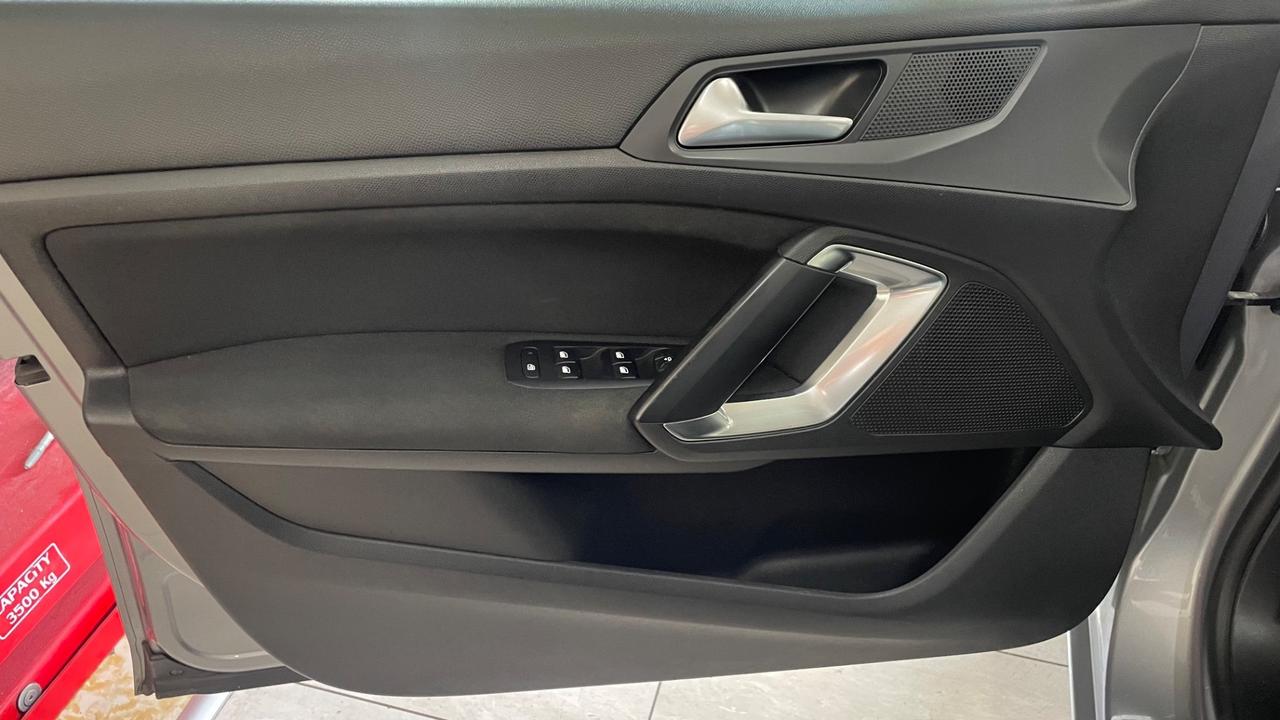 Peugeot 308 BlueHDi 120 S&S EAT6 SW Allure