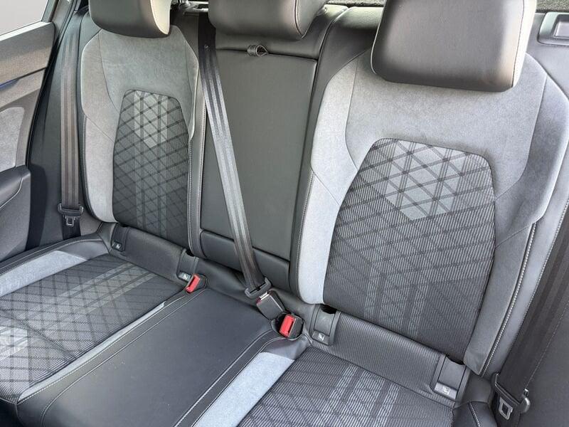 Volkswagen Golf 8 1.5 ETSI EVO ACT R-LINE DSG 130 C