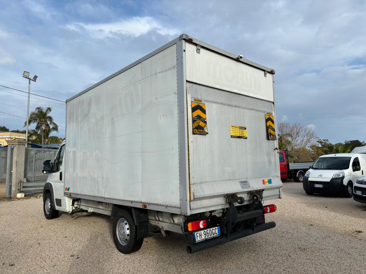Peugeot Boxer con cassa in alluminio e sponda idraulica