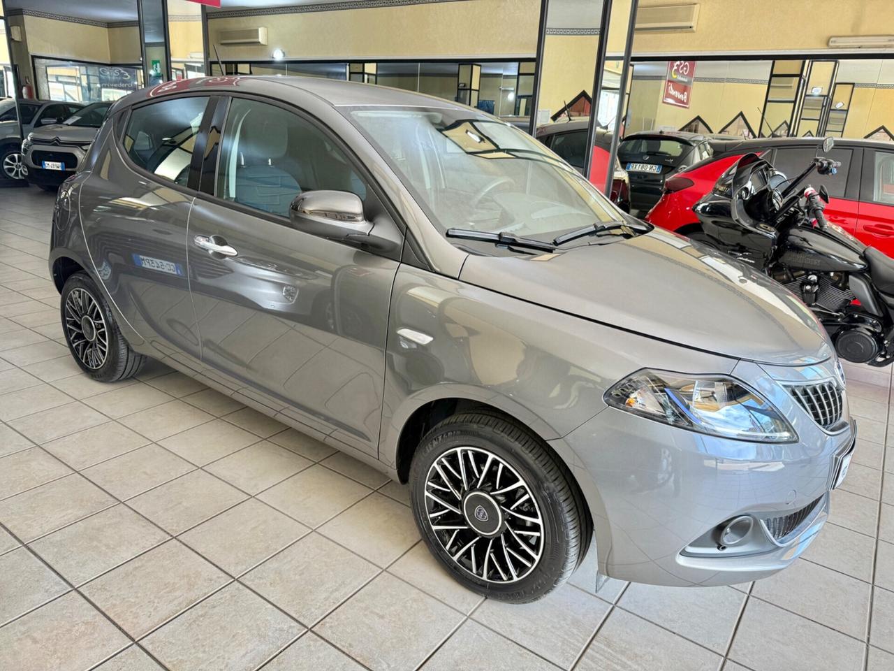 Lancia Ypsilon 1.0 FireFly 5 porte S&S Hybrid Platino