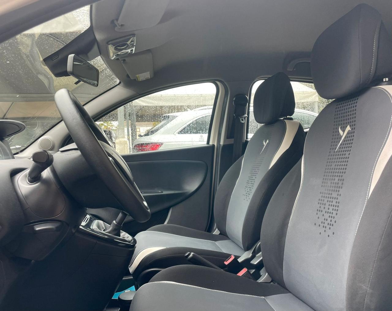 Lancia Ypsilon 1.2 69 CV 5 porte Platinum