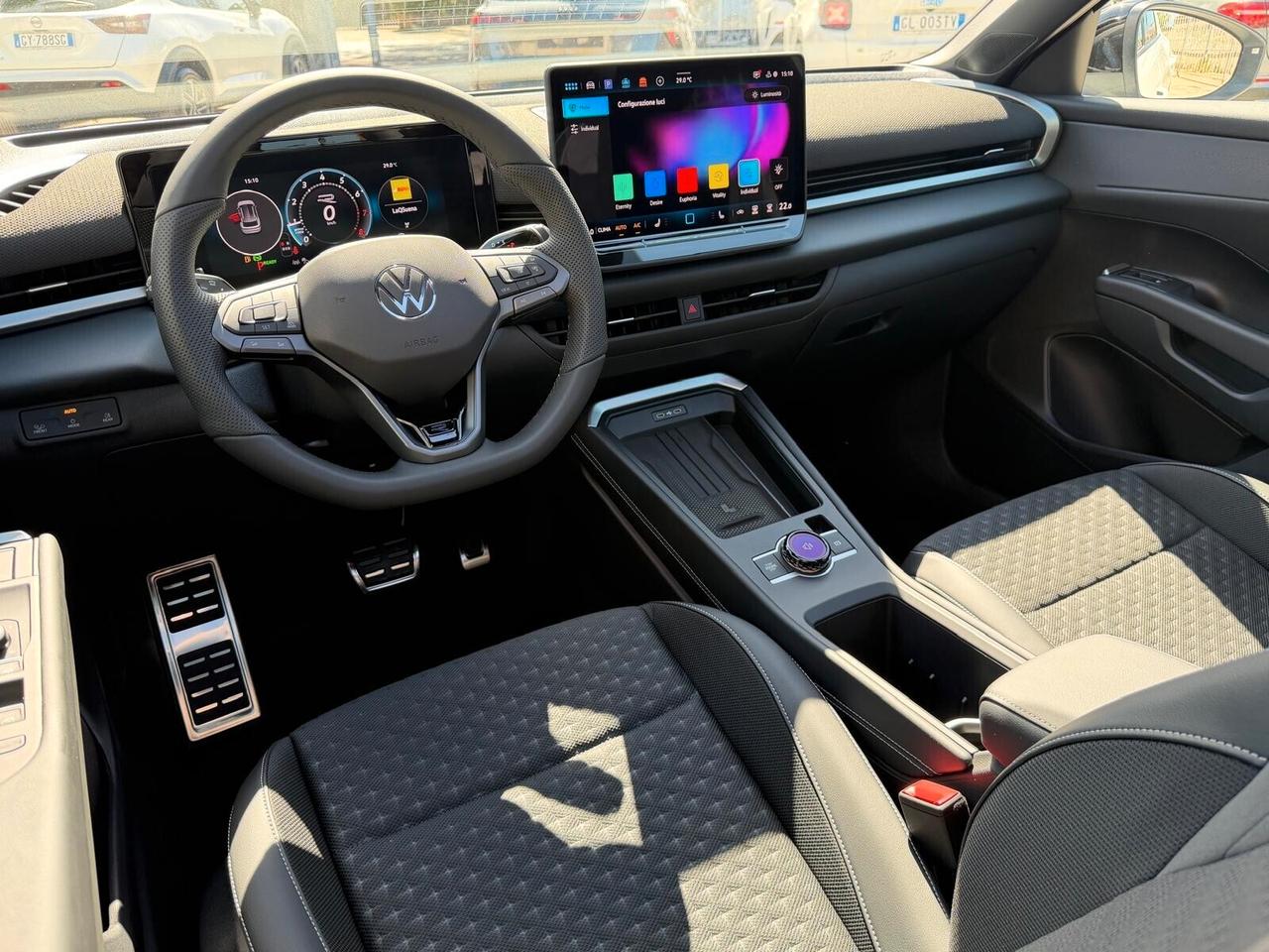 Volkswagen T-Roc 1.5 eTSI ACT 150 CV DSG R-Line