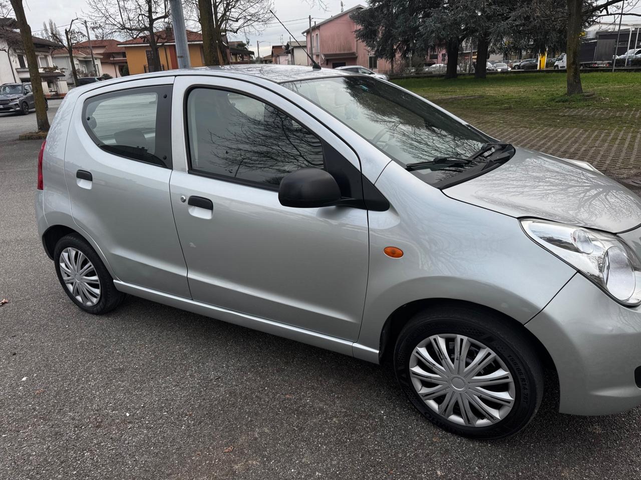 Suzuki Alto 1.0 con 77000km neopatentati