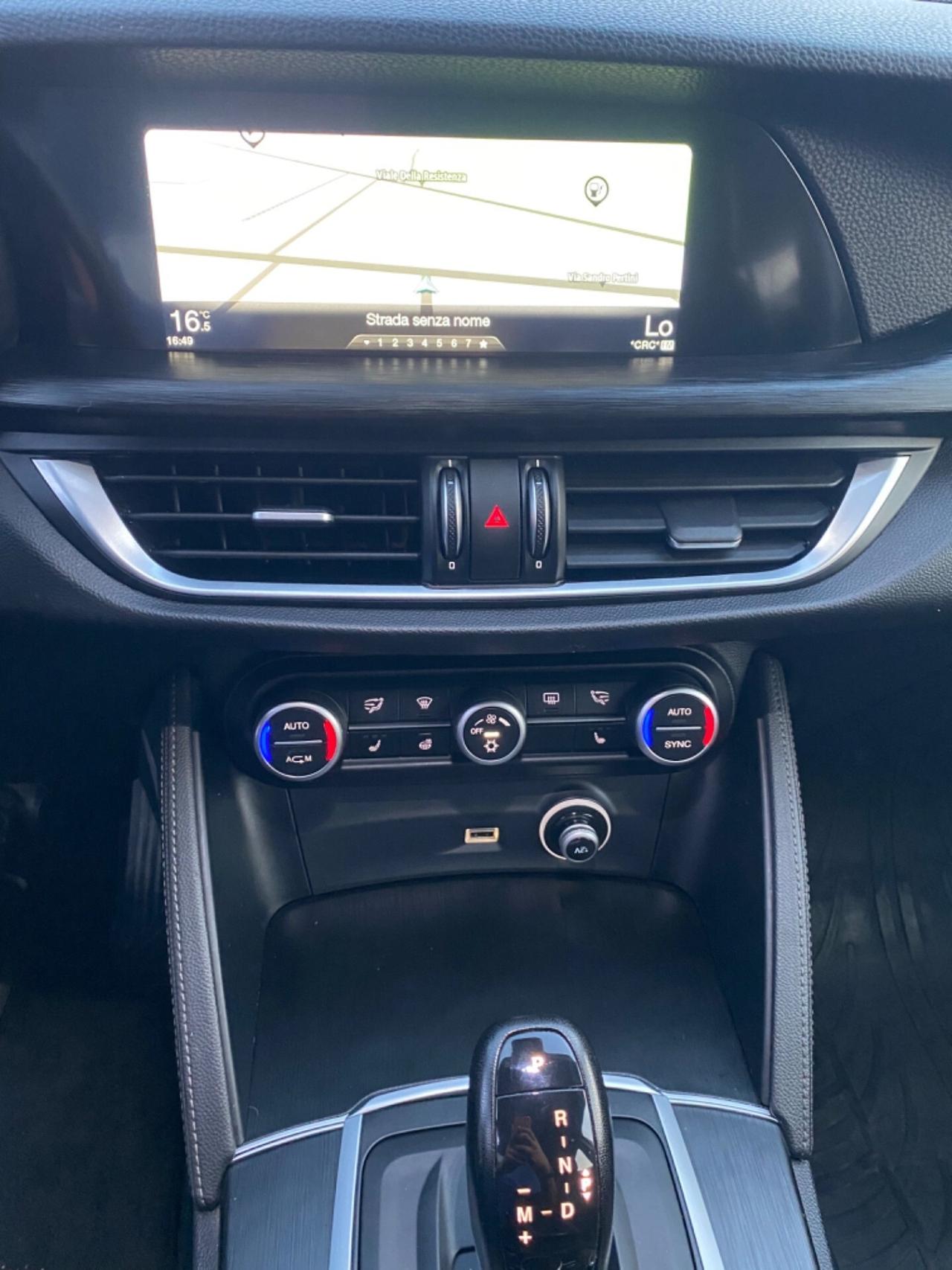 Alfa Romeo Stelvio AT8 Full Pelle Navi Led