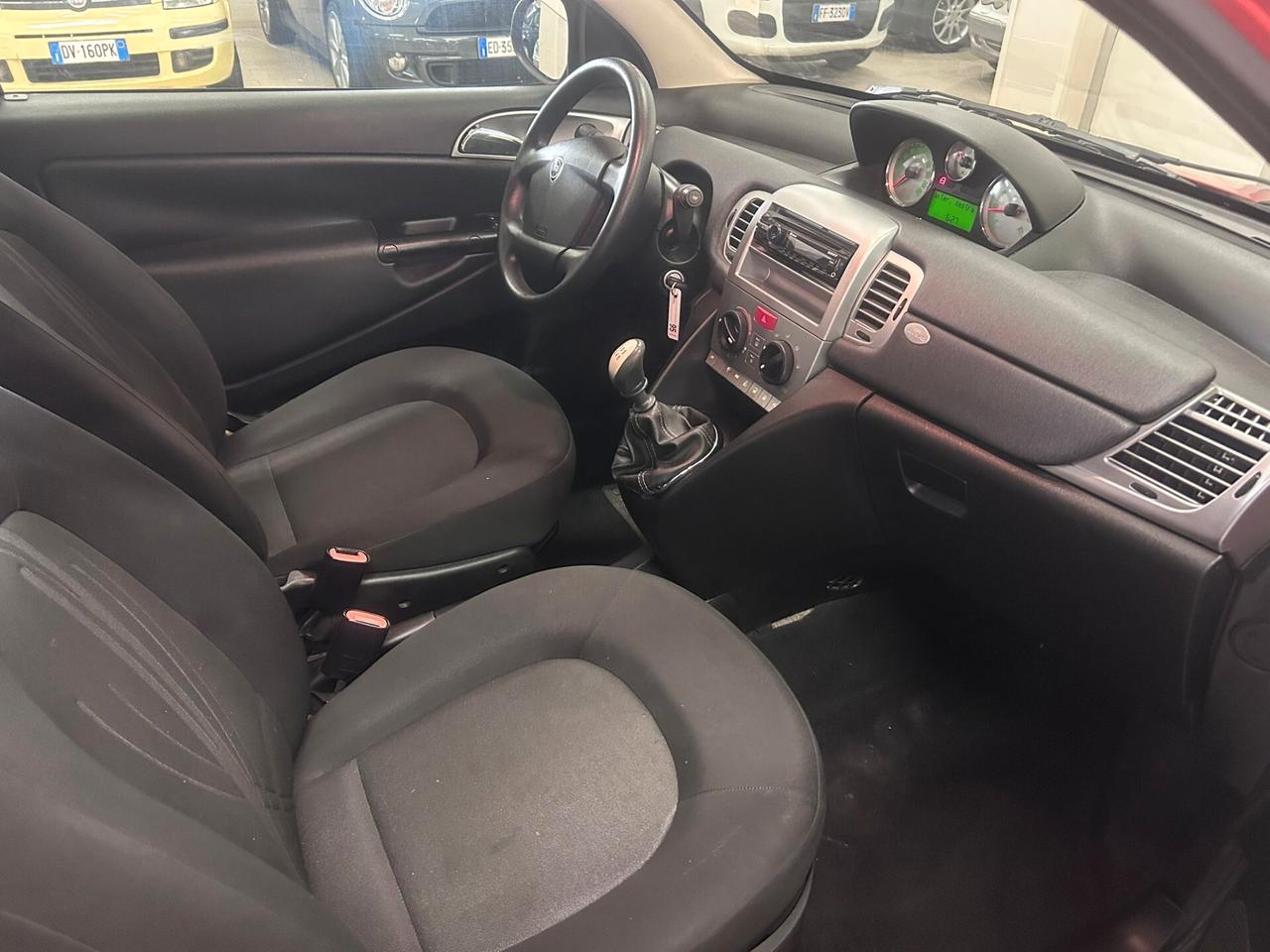 Lancia Ypsilon 1.2 69 CV Unyca