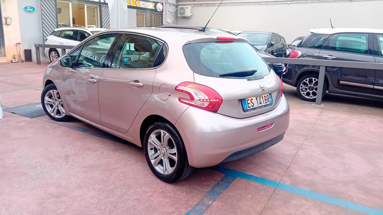 Peugeot 208 1.4 HDi 68 CV 5 porte Allure