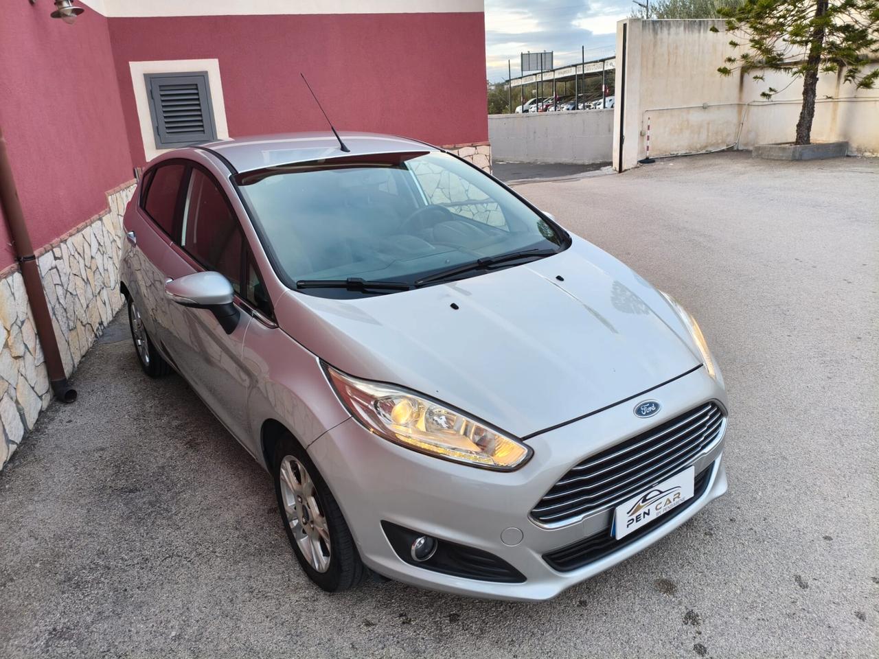 Ford Fiesta 1.5 TDCi 75CV 5 porte Titanium