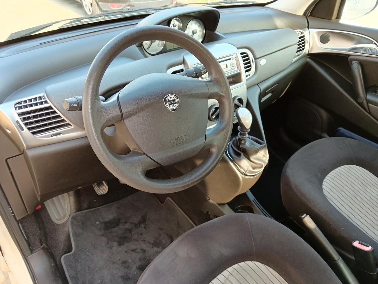 Lancia Ypsilon 1.4 16V Oro Bianco